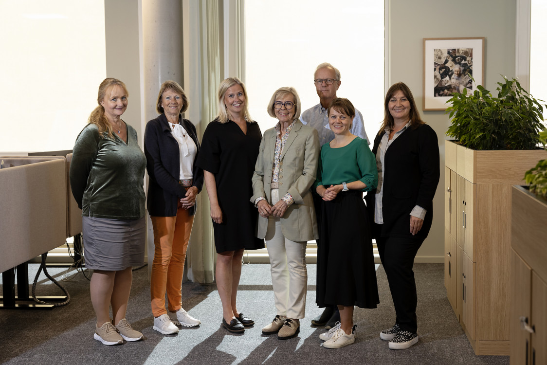 Bilder av middelaldrende mennesker.